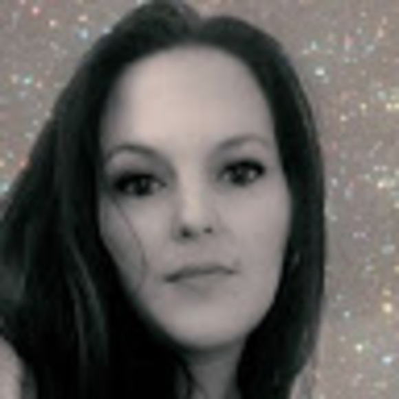 Profile Picture of Leighanna Moore (@linatmoore88) on Poshmark