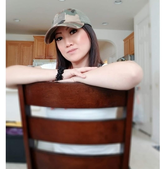 Profile Picture of Fahm Saechao (@mckleee2013) on Poshmark