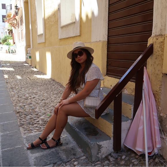 Profile Picture of Miranda Yusi (@miranda_yusi) on Poshmark