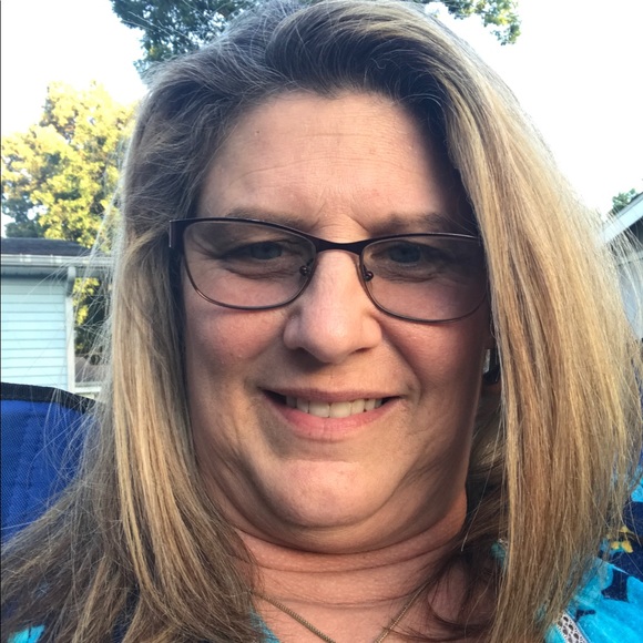 Profile Picture of Ruby Sharp (@rubyciv1204) on Poshmark