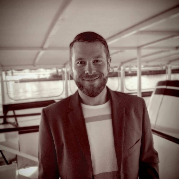 Profile Picture of Daniel Ratchford (@danielratchford) on Poshmark