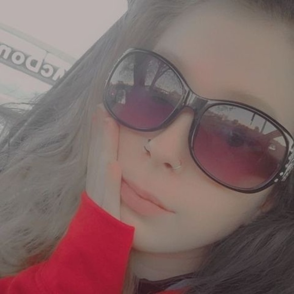 Profile Picture of Angelina Hesterly (@mizzgotham) on Poshmark