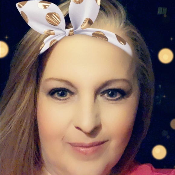 Profile Picture of Lori Pickett (@lori_pickett) on Poshmark