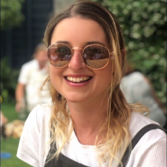 Profile Picture of Holly Tippler (@htippler) on Poshmark