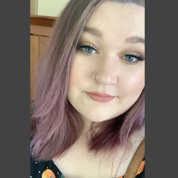 Profile Picture of Kerry Sutton (@kjsutton15) on Poshmark