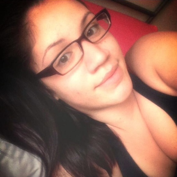 Profile Picture of Karen Bignardi (@klouise21) on Poshmark