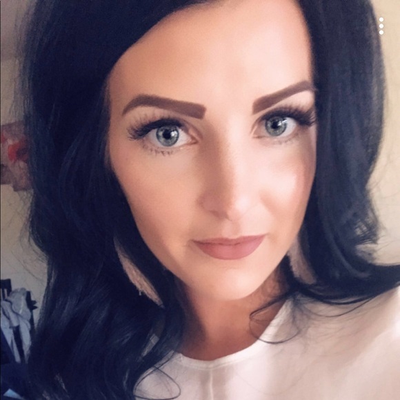 Profile Picture of Stephanie Klees (@stephanieklees) on Poshmark