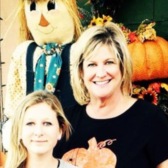 Profile Picture of Glenda Brayman (@glendabrayman) on Poshmark