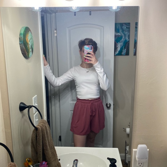 Profile Picture of Rachel Paruta (@rachelparuta) on Poshmark