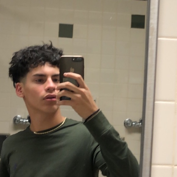 Profile Picture of Erik Rosas (@eeriikk) on Poshmark