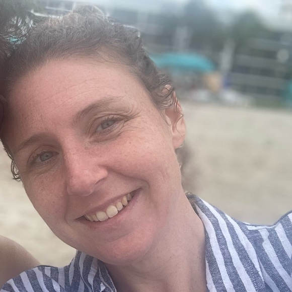 Profile Picture of Amanda Brickman (@azonenberg) on Poshmark