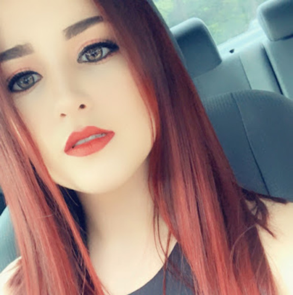 Profile Picture of Elianet Albareda (@elianetalbareda) on Poshmark