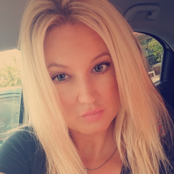 Profile Picture of Lisa Remick (@remi01) on Poshmark