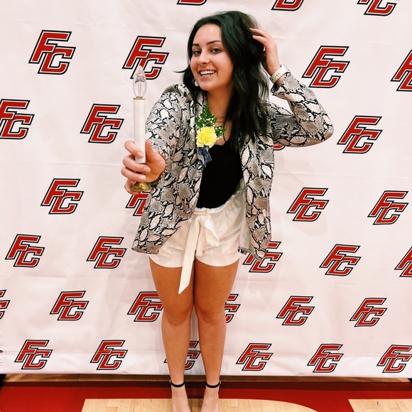 Profile Picture of Makayla Faletto (@mkvb218) on Poshmark