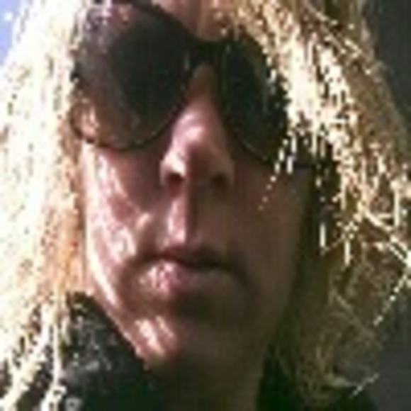 Keryljean Lopez - Poshmark Profile Picture of Keryljean Lopez (@keryljean) on Poshmark