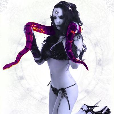 Profile Picture of Madeleine Le Roy (@MadeleineTree) on Twitter