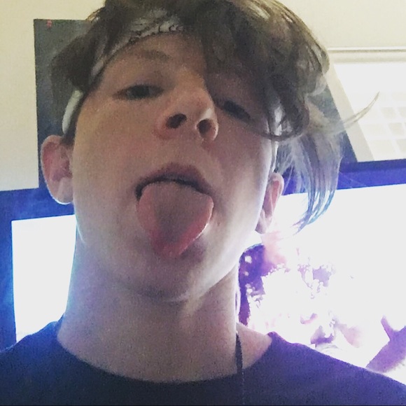 Profile Picture of Seth Handen (@seth241) on Poshmark