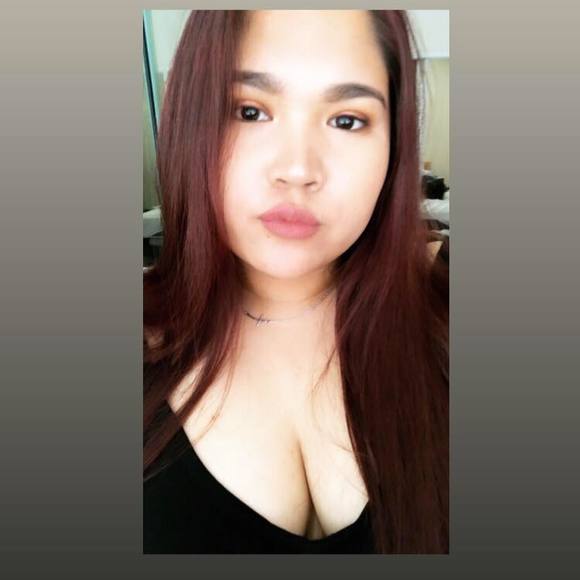 Profile Picture of Rosalyn Rabaca (@ros_lyn) on Poshmark