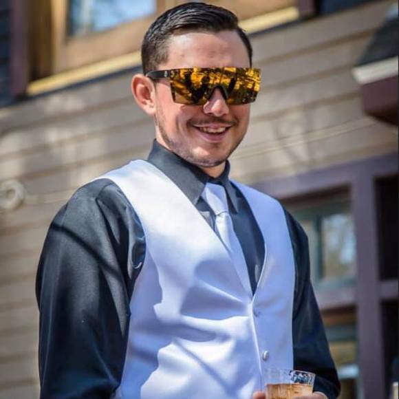 Profile Picture of Jonathan Tracy (@tracyfox33) on Poshmark