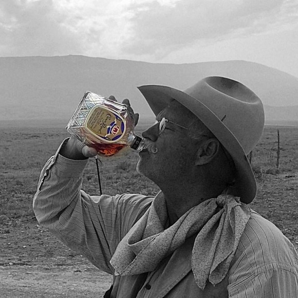 Profile Picture of Brandon Mathis (@ubmathis) on Poshmark