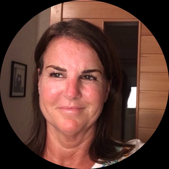 Profile Picture of Roberta Mackay (@bobbietellez) on Poshmark