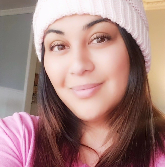 Profile Picture of Lisa De la paz (@lisadelapaz) on Poshmark