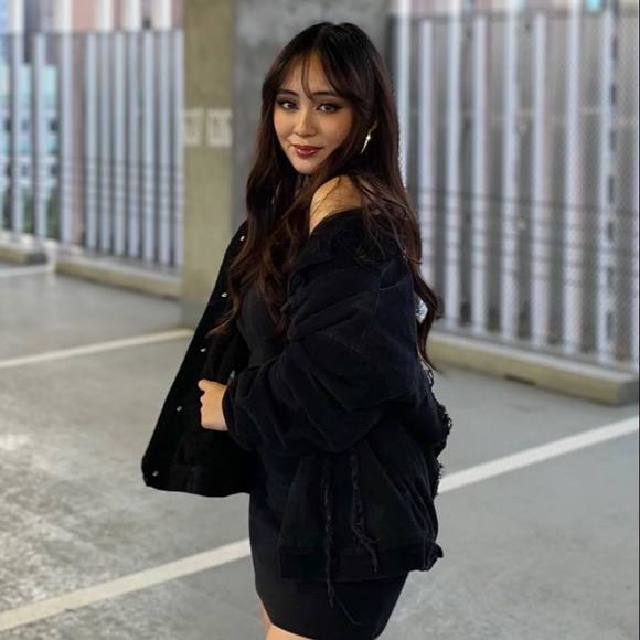 Profile Picture of Shanelli Ferros (@mikaelaferros) on Poshmark