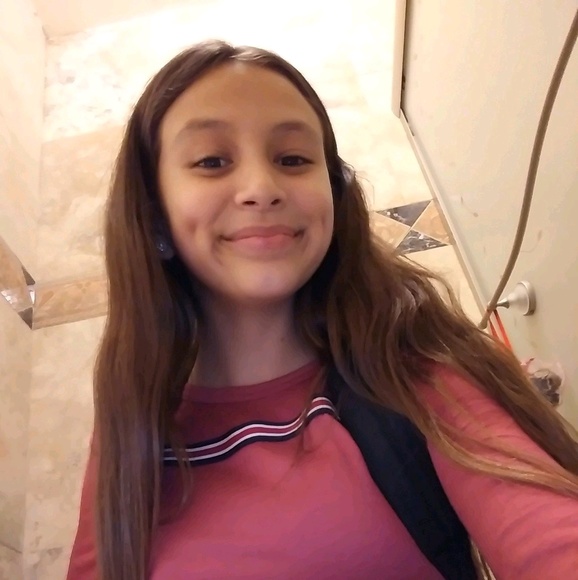 Profile Picture of Amanda Puebla [student] (@amandapuebla487) on Poshmark