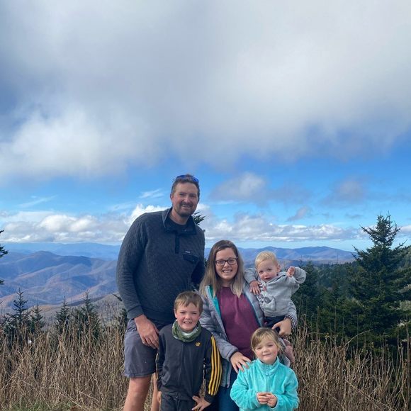 Profile Picture of Tifanie Slaymaker (@tifanies) on Poshmark