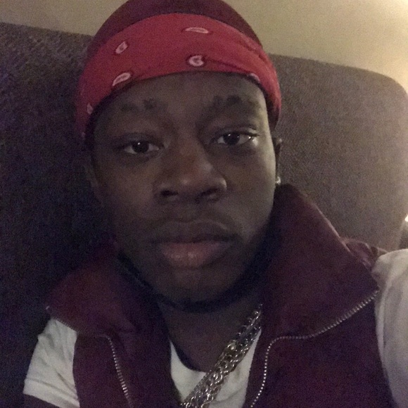 Profile Picture of Daniel Nobles (@glizzotwentyone) on Poshmark