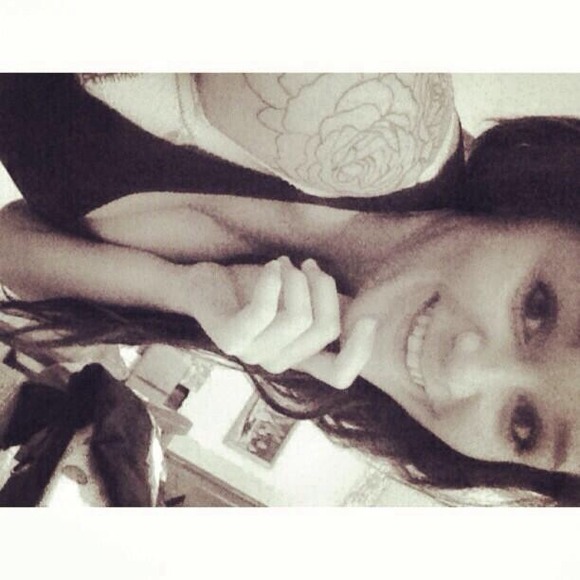 Profile Picture of Mackenzie Groothuis (@mackenzieee___) on Poshmark