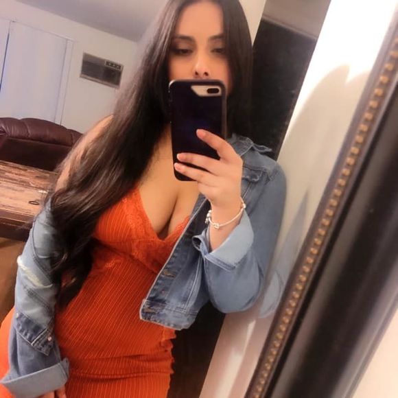 Profile Picture of Daniela Martinez (@danielamarti844) on Poshmark