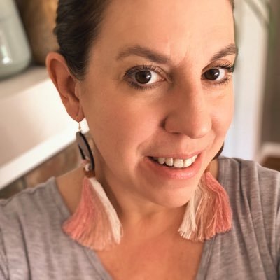 Profile Picture of Renae Summers (@renaesummers) on Twitter
