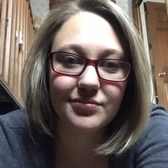 Profile Picture of Bethany Burdt (@bburdt) on Poshmark