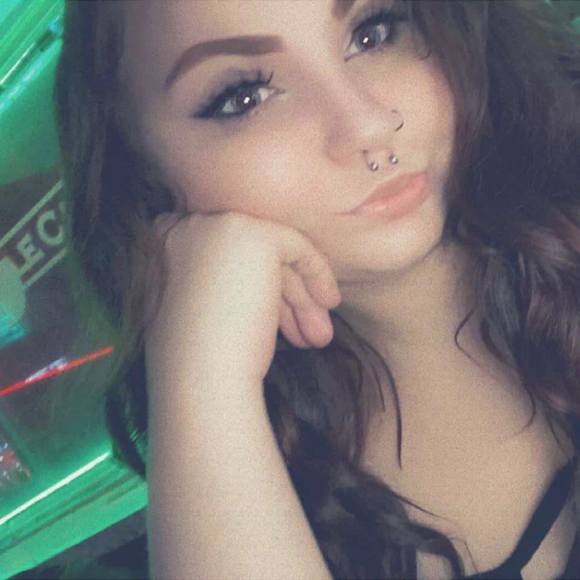 Profile Picture of Sam Calabrase (@sammi234567) on Poshmark