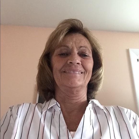 Profile Picture of Linda Dettelis (@lindad4362) on Poshmark