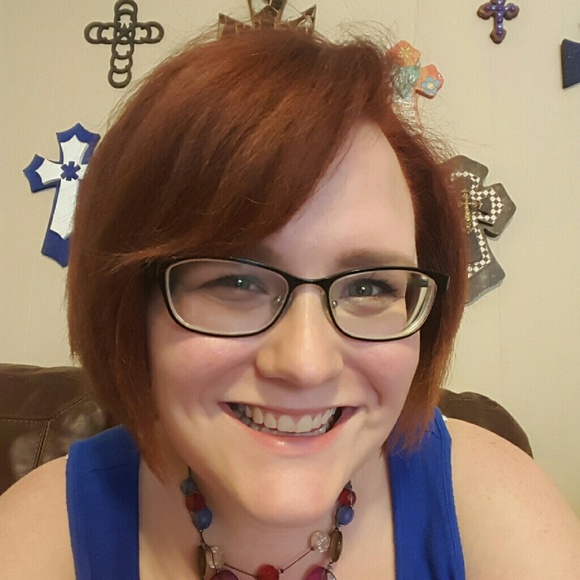 Profile Picture of Bonnie Muston (@bmuston) on Poshmark