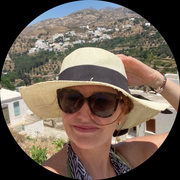 Profile Picture of Lisa Clayton (@lililegs) on Poshmark