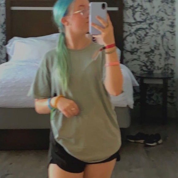 Profile Picture of Tatum Davis (@tatumdavis281) on Poshmark