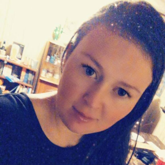 Profile Picture of Kate Popoloski (@katepop15) on Poshmark