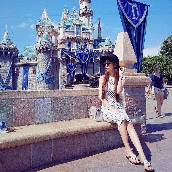 Profile Picture of Yuqing Wei (@krystalwww) on Poshmark