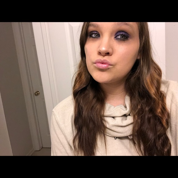 Profile Picture of Danielle Proulx (@girlmom1619) on Poshmark