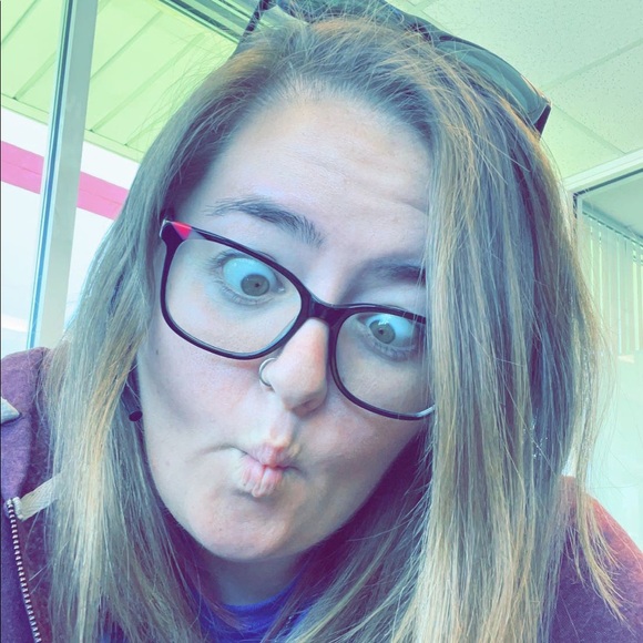 Profile Picture of Alexandra Hedges (@aphedges5569) on Poshmark