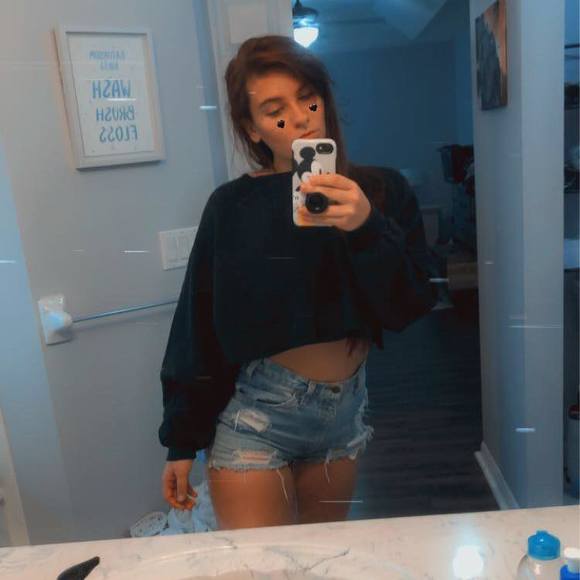 Profile Picture of Hannah Gopen (@hgopes123) on Poshmark