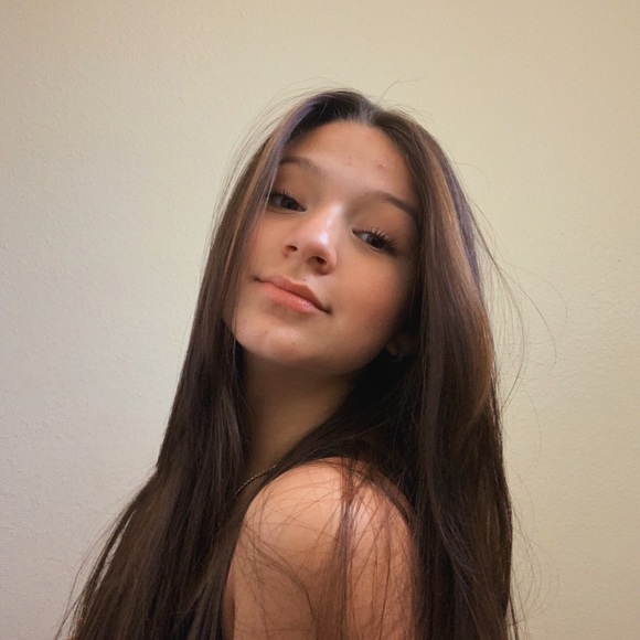 Profile Picture of Andrea Salcido (@andreasalcido11) on Poshmark