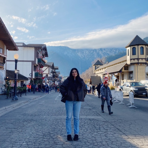 Profile Picture of Daveena Saran (@dks99) on Poshmark