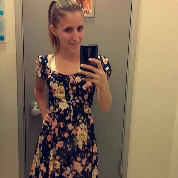 Profile Picture of Rebecca Schilling (@bbeeccaa14) on Poshmark