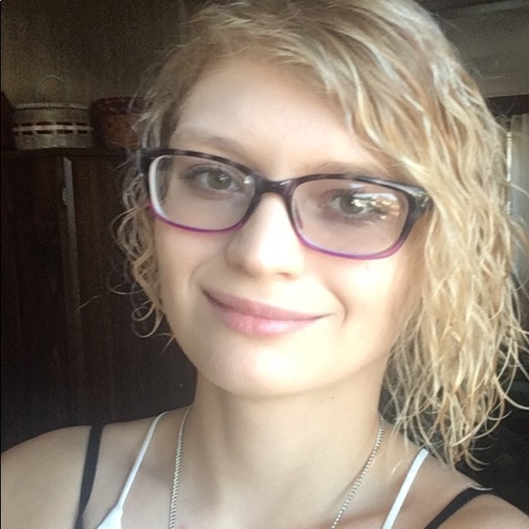 Profile Picture of Steph Vannatter (@stephvannatter) on Poshmark