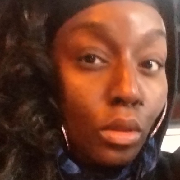 Profile Picture of Simone Adams (@mogulmaven) on Poshmark