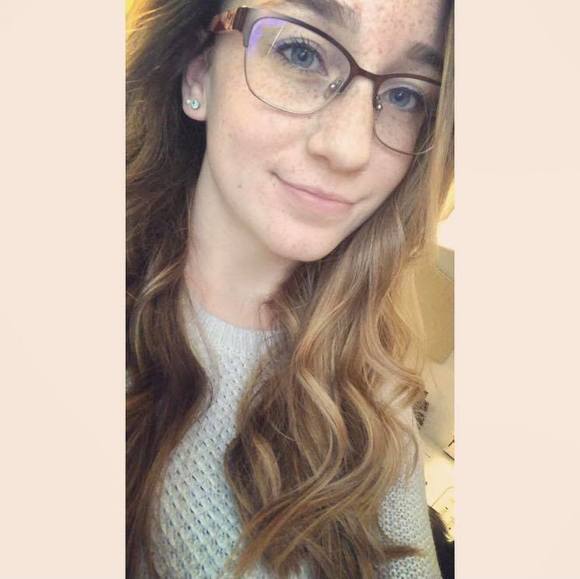 Profile Picture of Cheyanne Neathawk (@cheyannerosee) on Poshmark